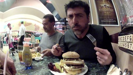 Man V. Food Disneyland Paris Annettes's Diner Disney Avenue