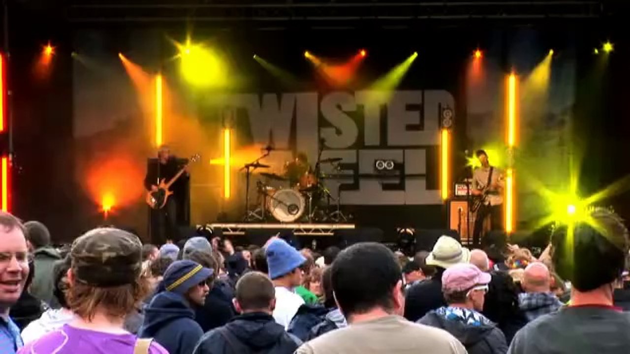 KENDAL CALLING 2009 // Twisted Wheel - Racket