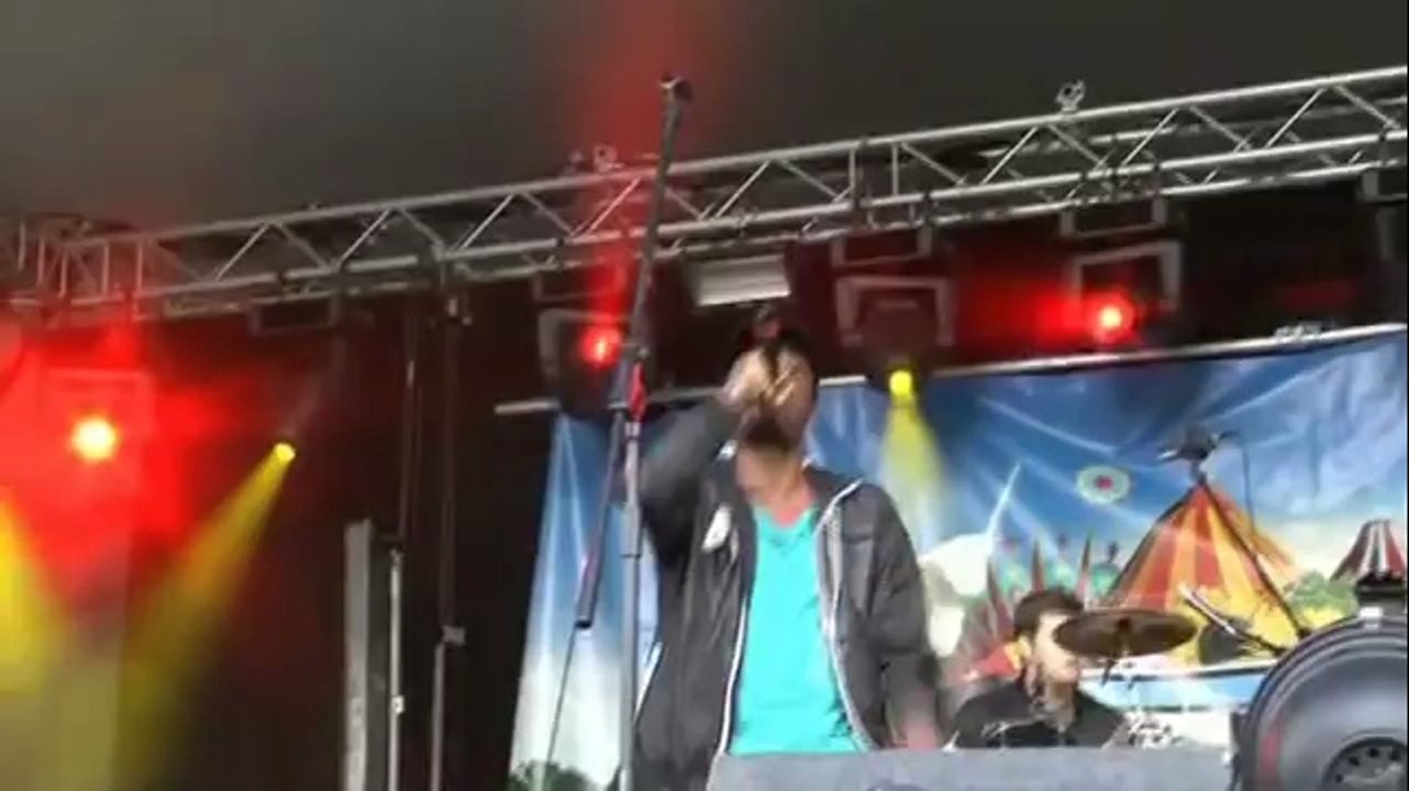 Chiddy Bang - Fresh Like Us. Live at Kendal Calling 2010