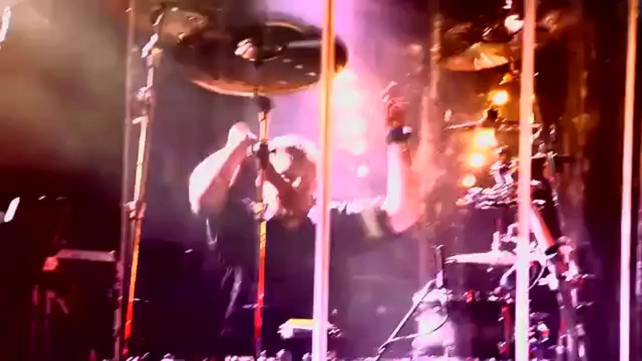 Calvin Harris - I'm Not Alone // LIVE at Kendal Calling