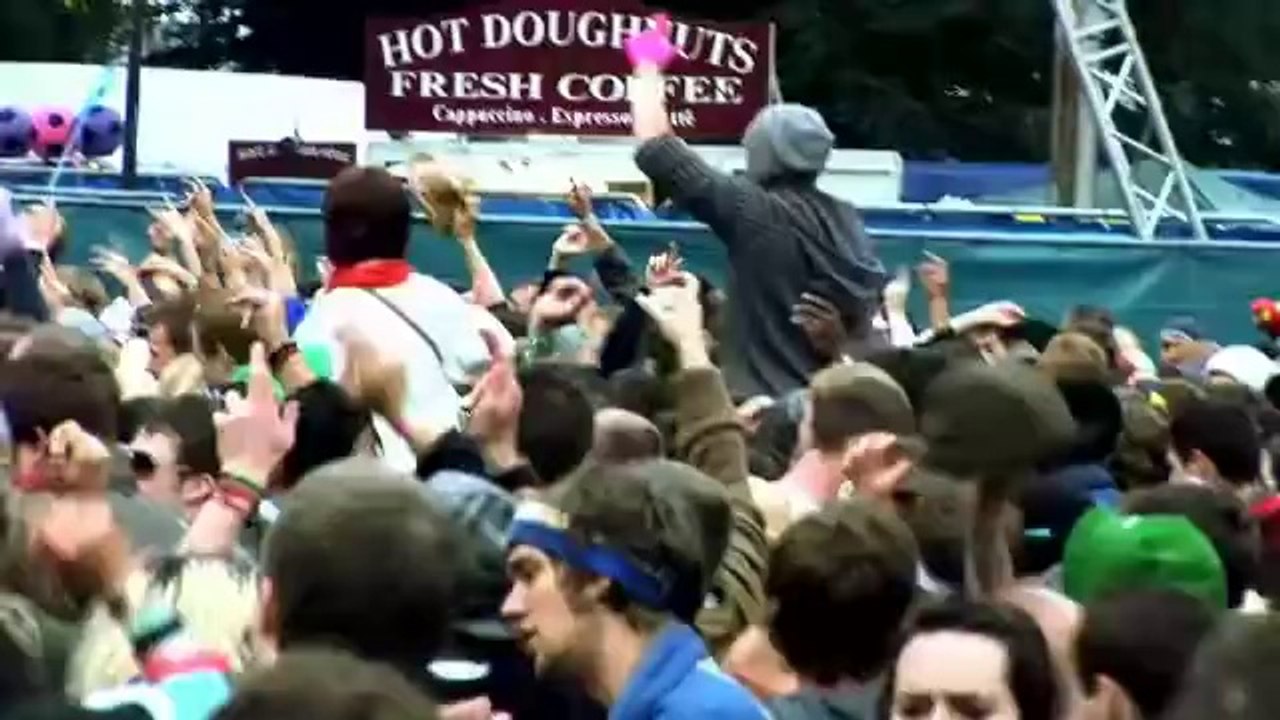 KENDAL CALLING 2009 // Goldie Lookin Chain - Your Missus Is A Nutter