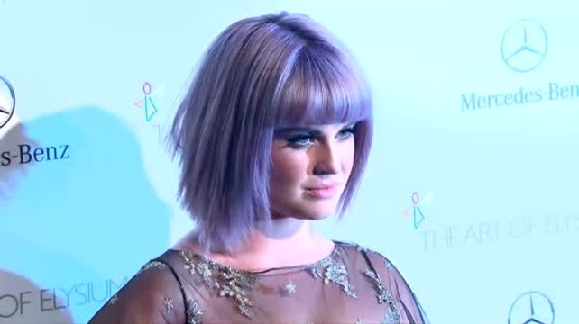 Kelly Osbourne Checks into Rehab