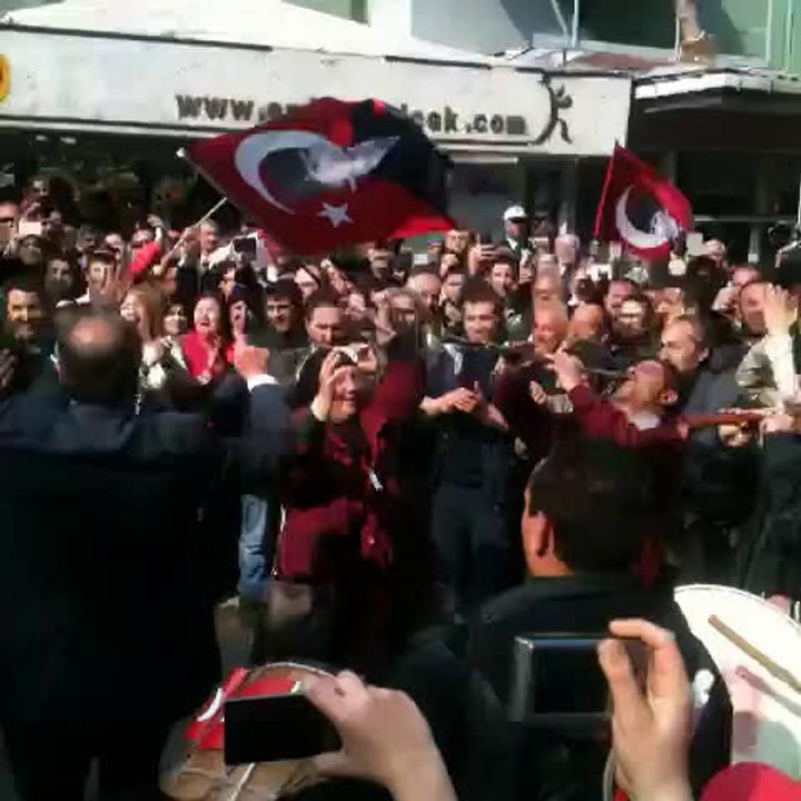 Muharrem İnce seçim zaferinden sonra göbek attı