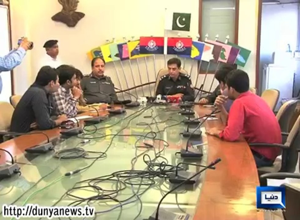 Dunya_News_-_Karachi_cop_bags_bravery_prize_for_foiling_bank_robbery