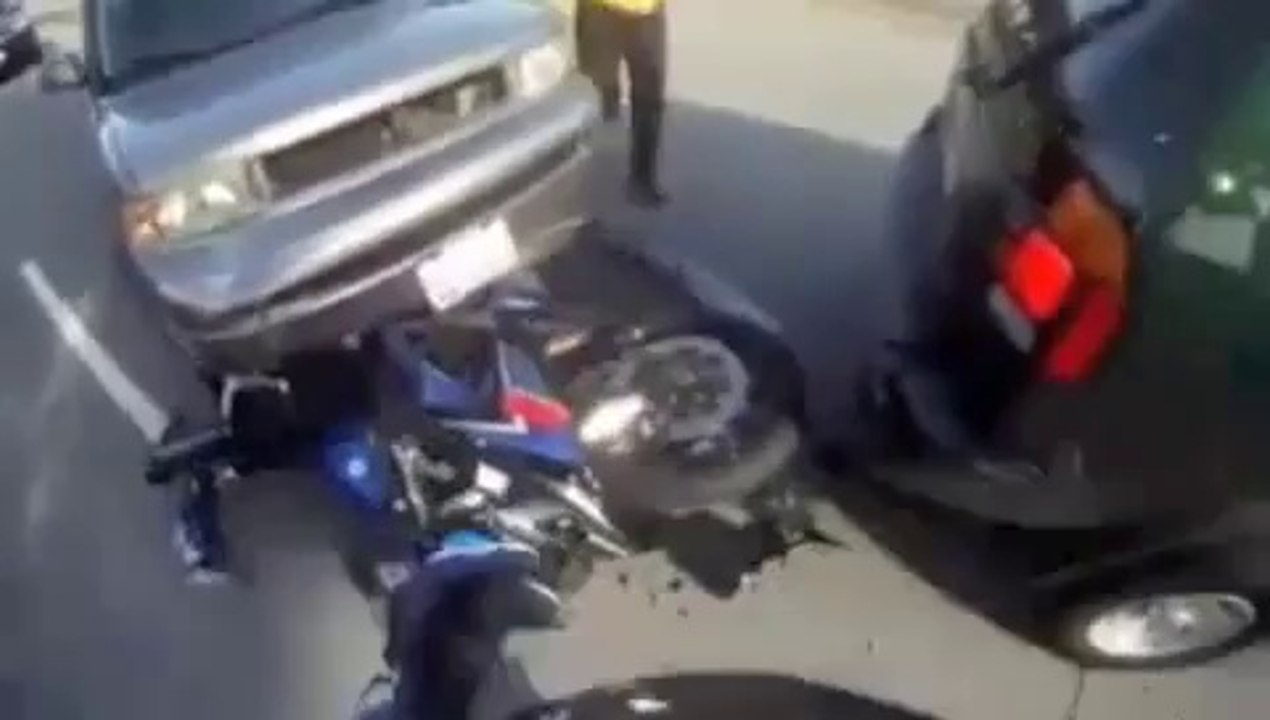 Kaza Geliyorum Demez Işıklarda duran motorcuya arkadan çarptı