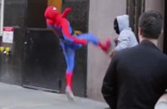 Un faux Spider-Man recrée une vraie scène du film