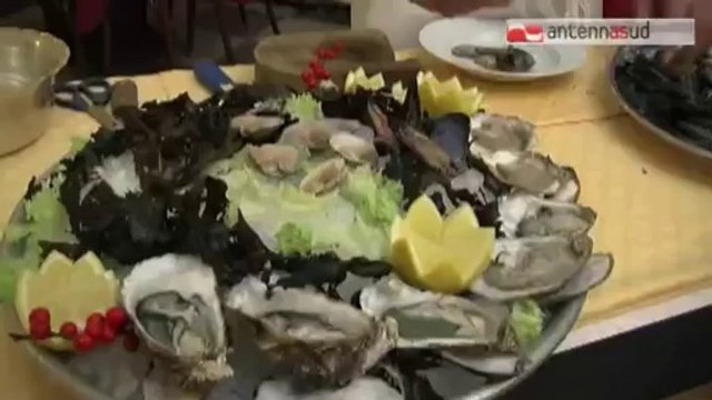 TG 02.04.14 Vietato mangiare pesce crudo con le mani : finta ordinanza di Emiliano a Bari