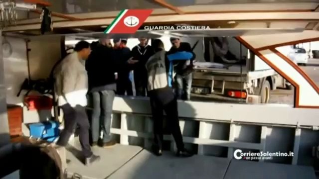 Sicilia - Pesca illegale al largo di Leuca (02.04.14)