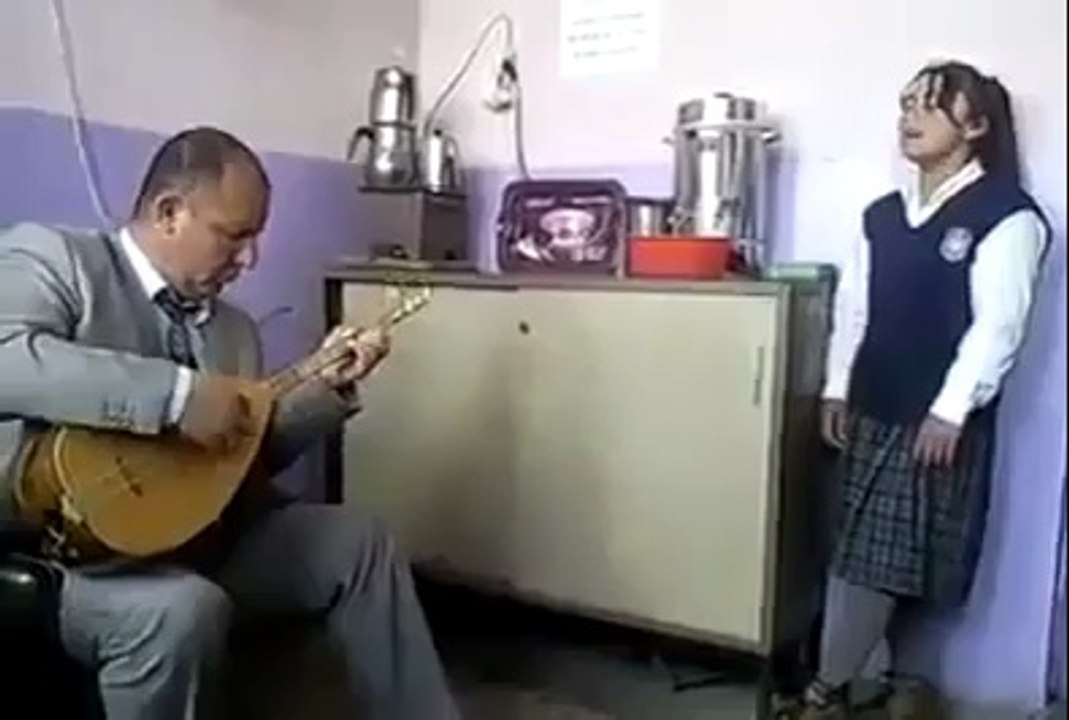 Bir Türkü Bu Kadarmı İçten Okunur