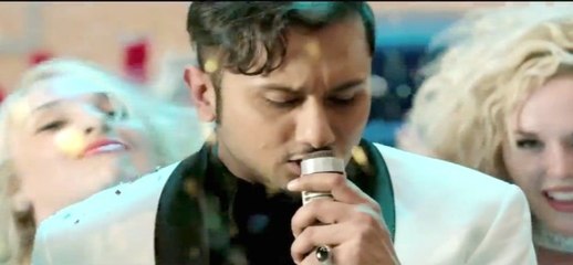 The Xpose | Sonali Raut Braless In Wet Saree