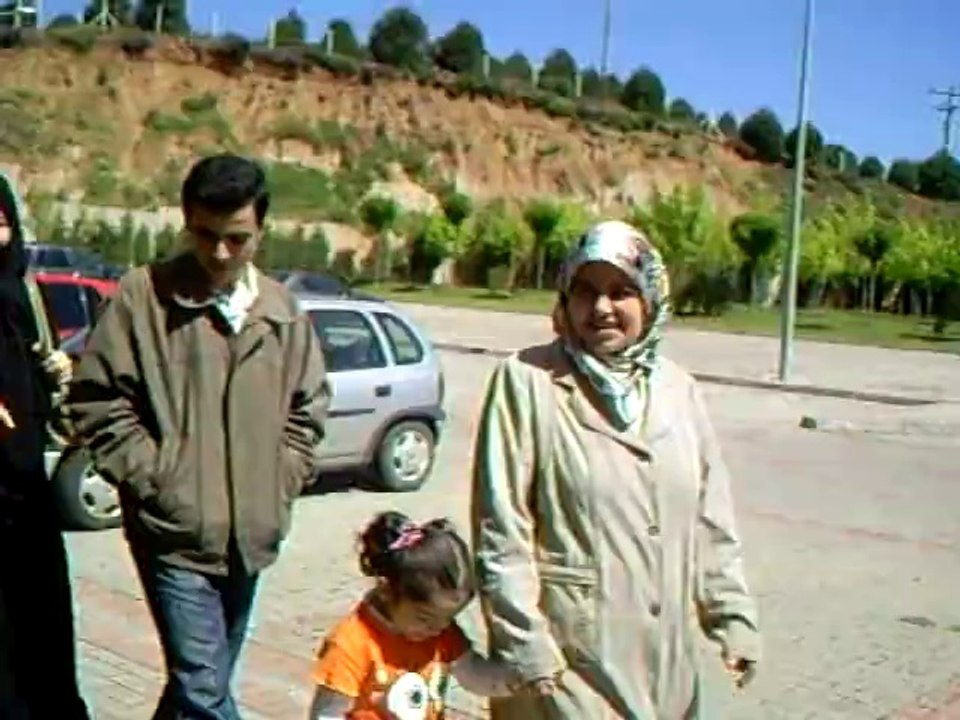 Minik kızın o tatlı konuşması ipucu o benim küçüklüğüm :)