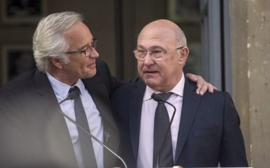 Sapin : du vin de Bourgogne pour François Rebsamen - ZAPPING ACTU DU 03/04/2014