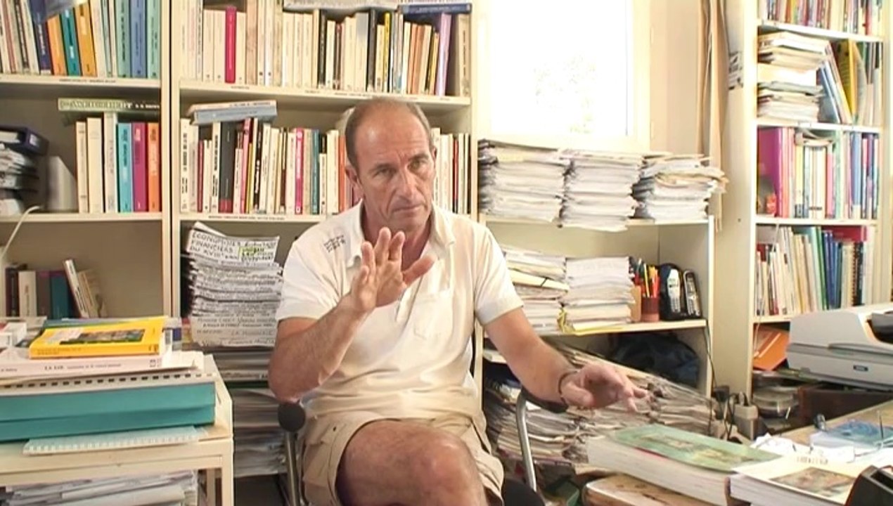 Etienne Chouard inédit - Bonus du DVD LA DETTE non-censuré