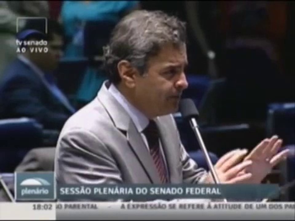 Aécio Neves chama Gleisi Hoffmann para assinar a CPI da Petrobras em nome da verdade
