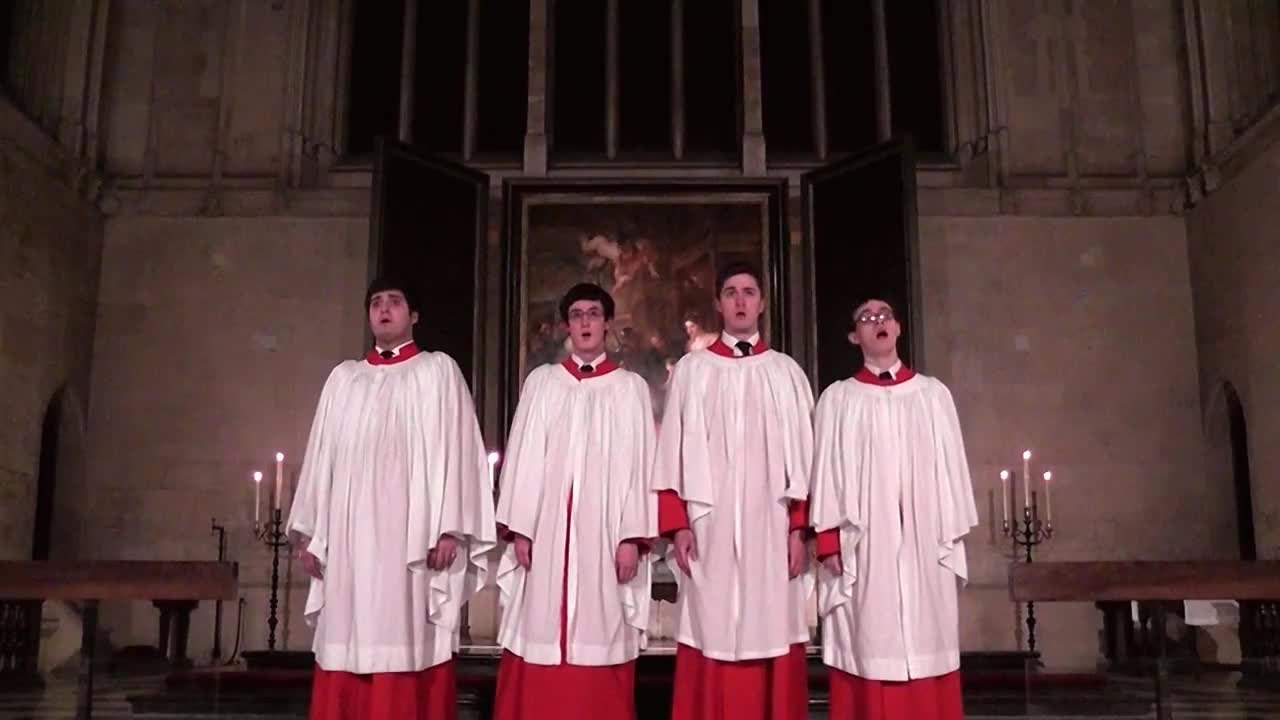 Chorale avec un ballon d'hélium