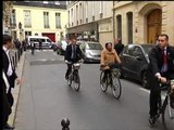 Quand Christiane Taubira arrive à Sciences po en vélo - 03/04