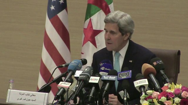 Kerry urges Israelis, Palestinians to move forward