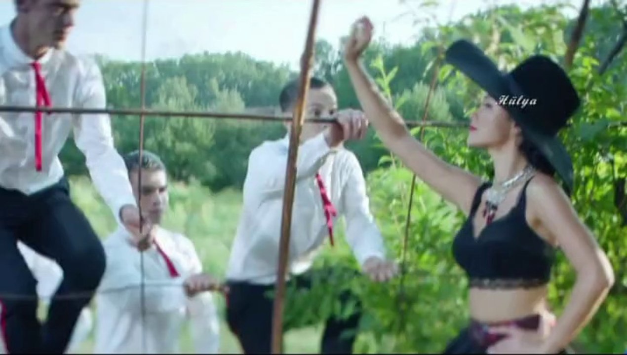 Pink Martini - Let's Never Stop Falling in Love