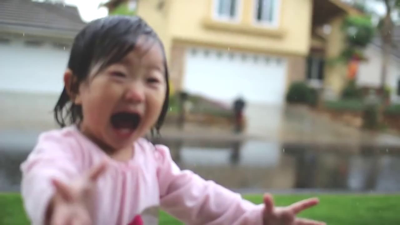 İlk Defa Yağmuru Gören Çocuk