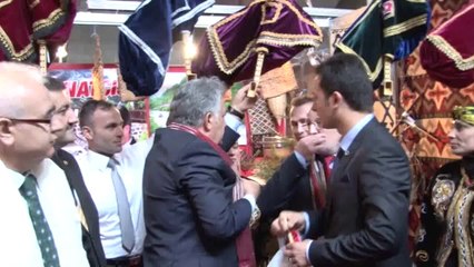 BAKAN YAZICI HORON OYNADI