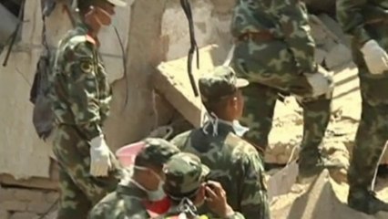 Building collapses in China: Rescuers search for residents