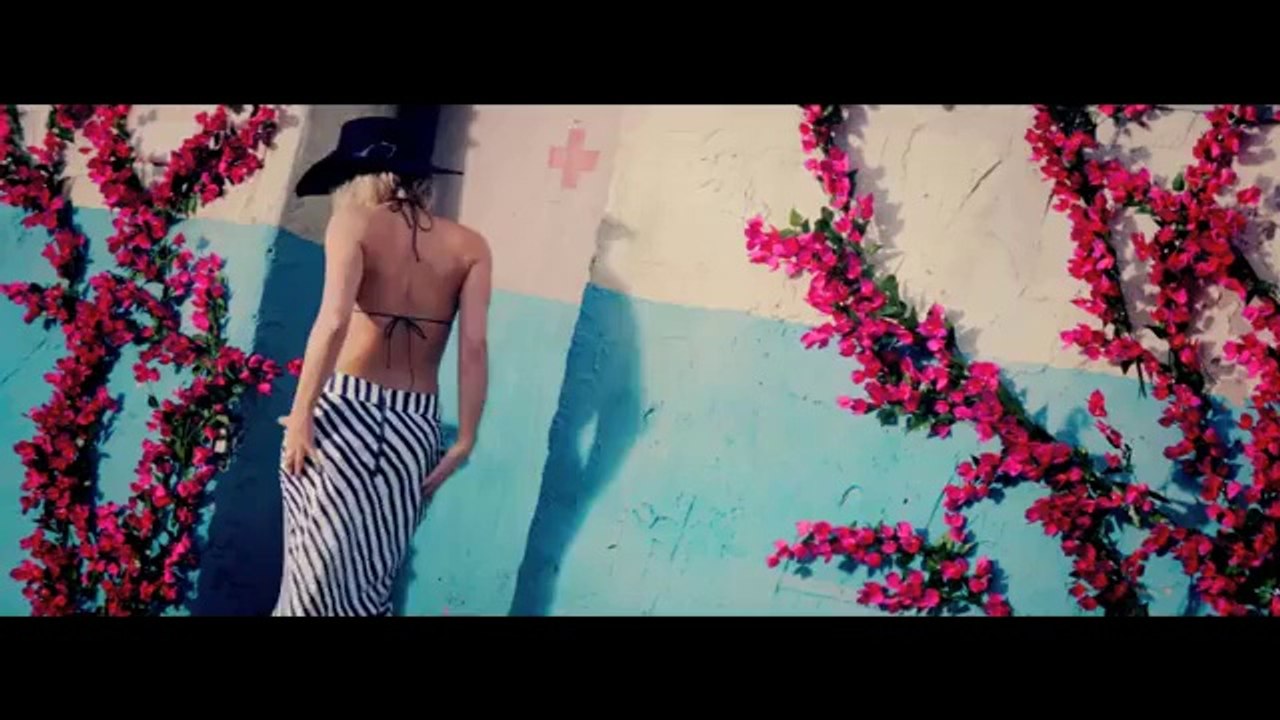 Shakira - Addicted to You