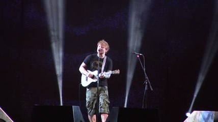 Ed Sheeran chante une chanson à une adolescente mourante