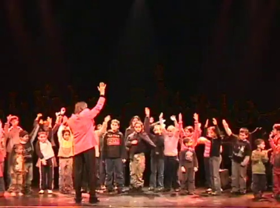 LAURENT PLESSIS Magicien -Ventriloque - Chanteur. extrait 3'37