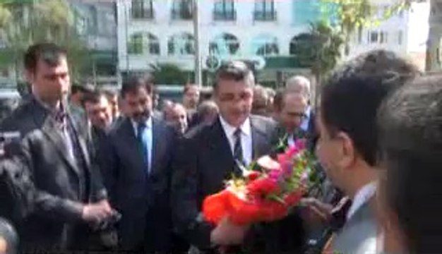 Celalettin Güvenç koltuga oturdu