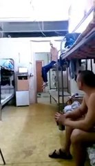 Alkol Alınca Yatağı Koparan Adam