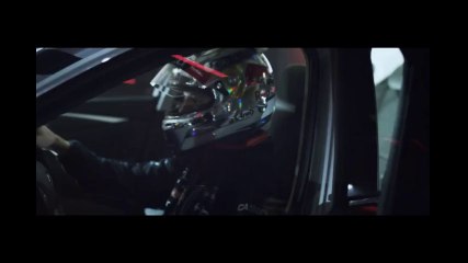 Sebastian Vettel prend le volant de l'Infiniti Q50 Eau Rouge
