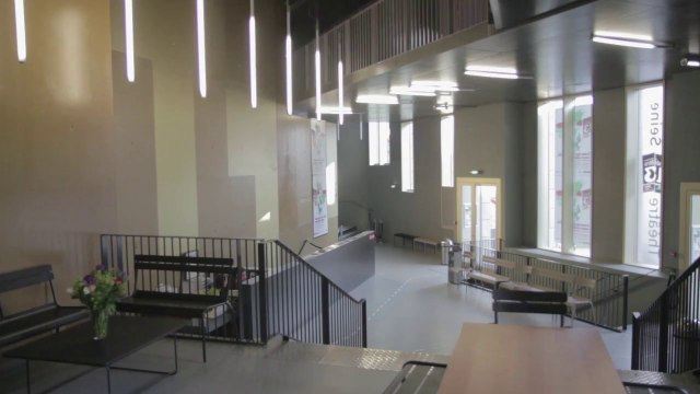 L'envers du décor: Ecole polyvalente, théâtre et 66 logements sociaux