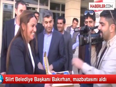 Siirt Belediye Başkanı Bakırhan, mazbatasını aldı