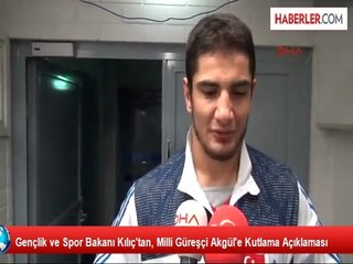 Bakan Kılıç, Milli Güreşçi Akgül'ü Tebrik Etti