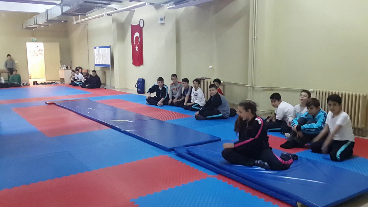 okulda uc adim atlama dersi