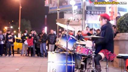 Sokak Sanatçısı Baterist Japon Kız - Toxicity