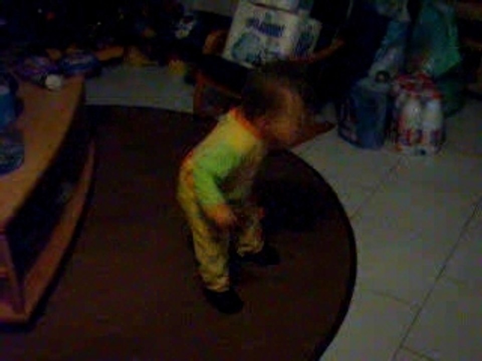 Néo adooooooooooore "fout ta cagoule"