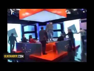 7 yıldır görmediği anneye uçan tekme