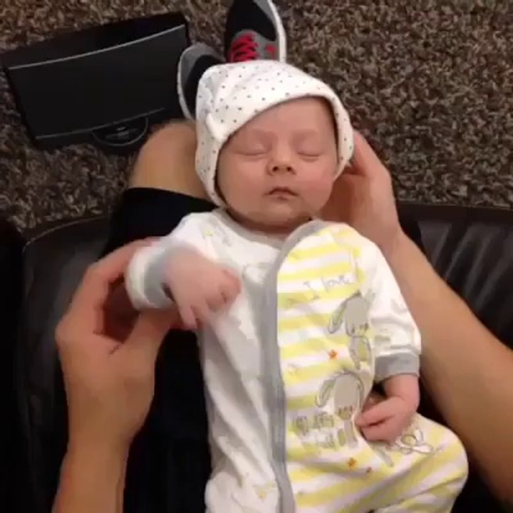 voila ce ki ce passe quand vous laissez l'enfant avec son pere