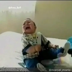 qui a appris ca à ce bébé ? #MDR