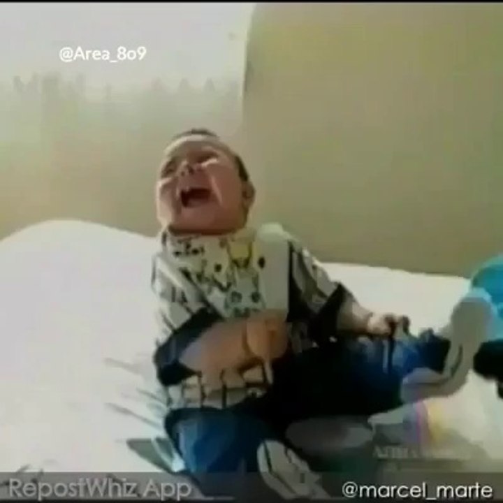 qui a appris ca à ce bébé ? #MDR