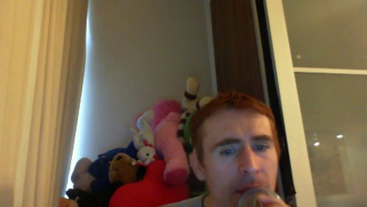 Wiwi égratigne "still into you" de Paramore