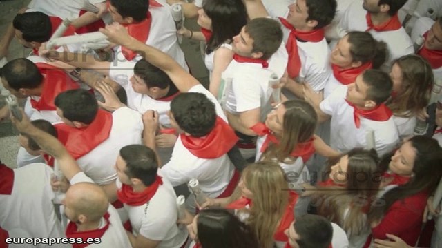 Adelantan los Sanfermines con motocross freestyle