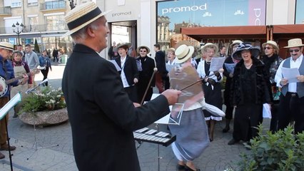 Les métiers d'art s'exposent à Cambrai : la chorale de Proville anime la matinée