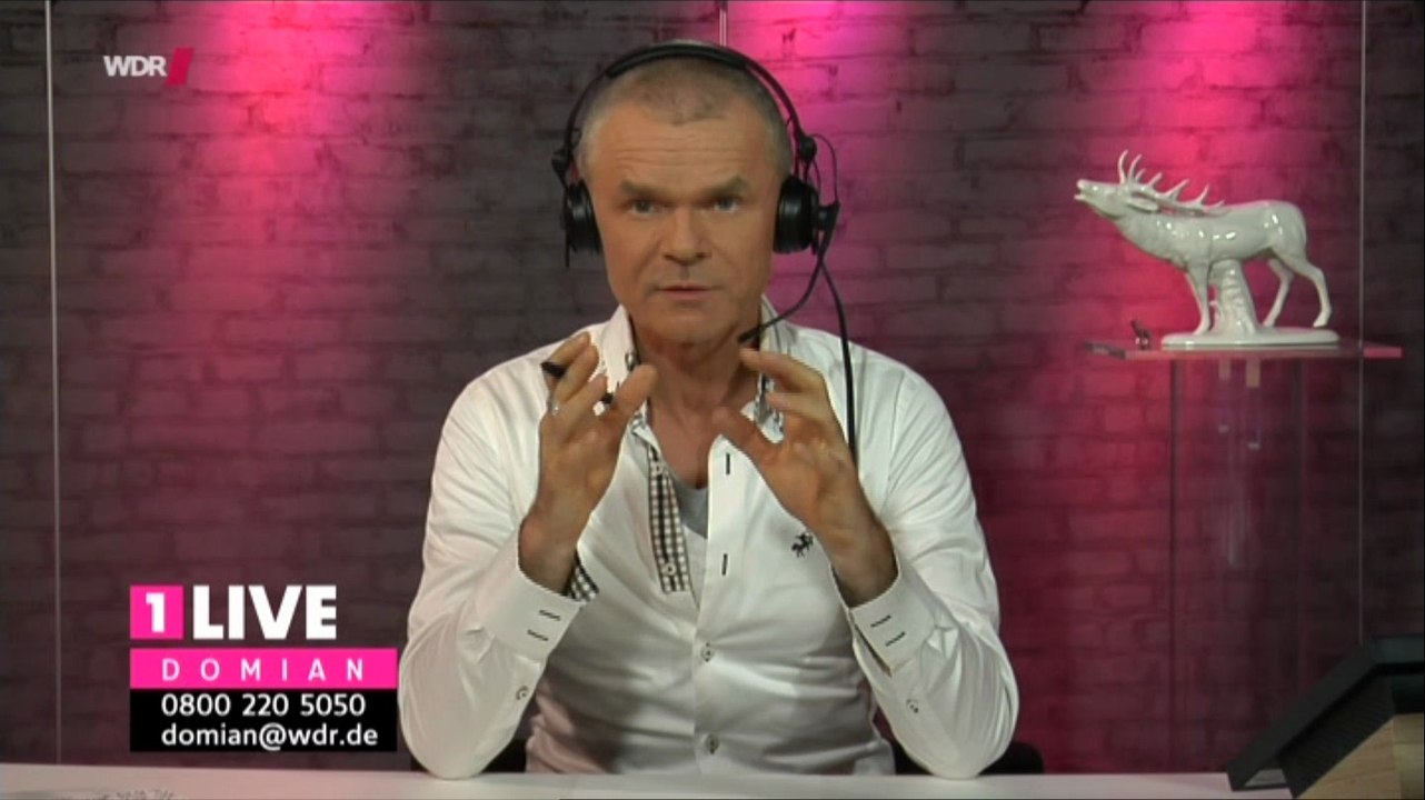 Joachim onaniert auf Domian und findet ihn sexuell attraktiv