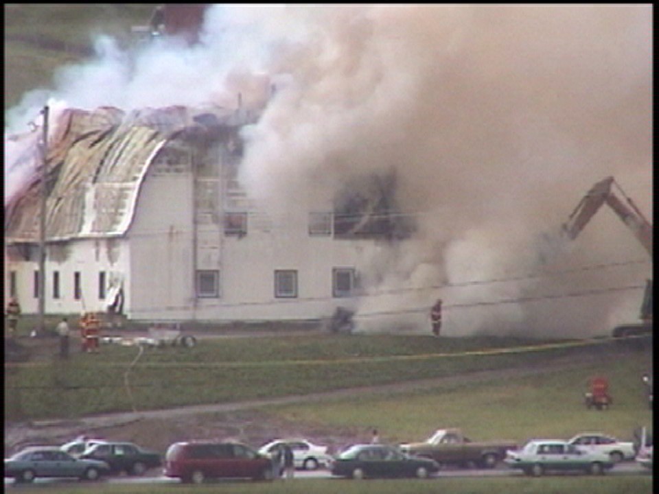 Feu dans une grange a St-Joseph Beauce le 11 juillet 2000