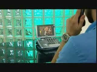 Belle paire au visiophone