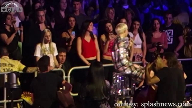 Miley Cyrus Crying While Performing - Complete Video