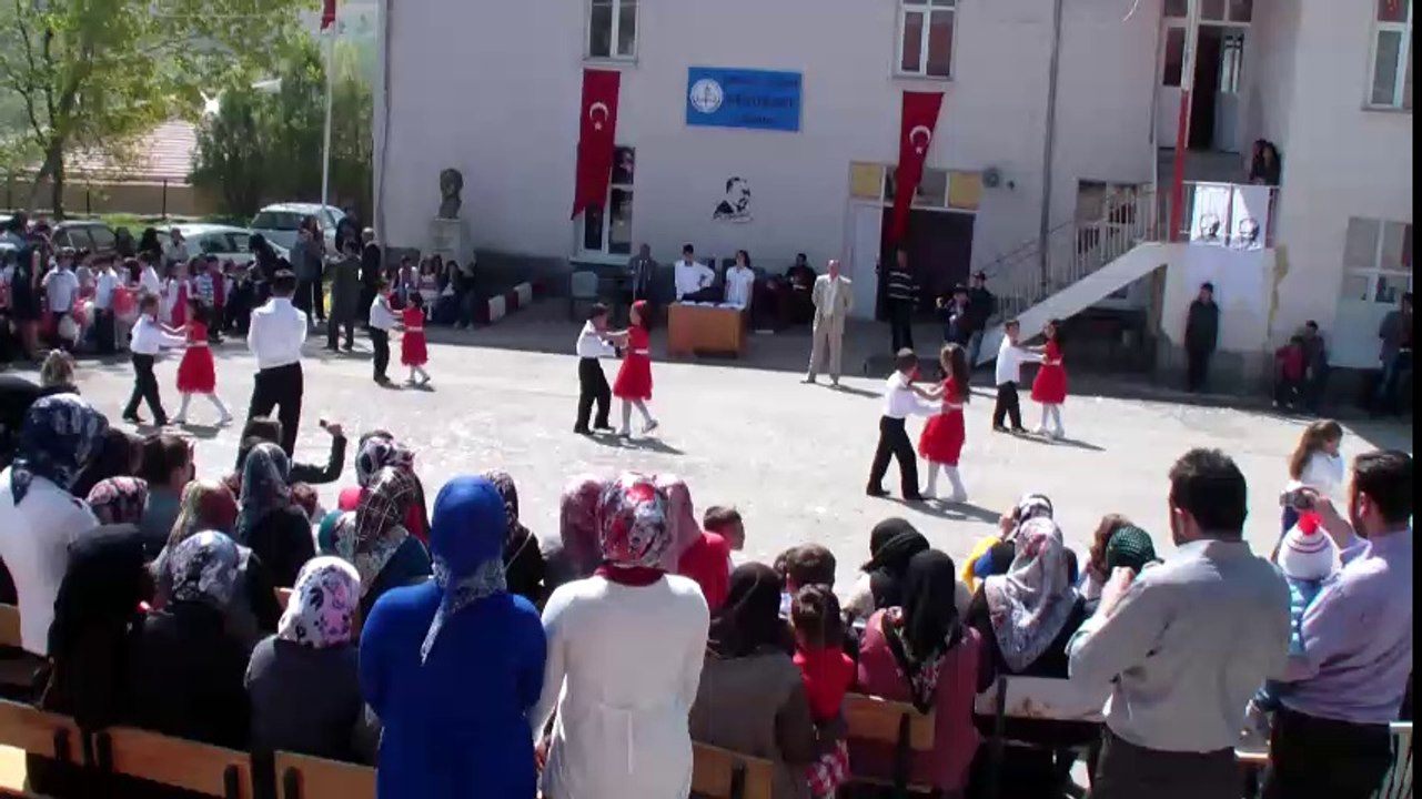 23 Nisan 2013, 2.Sınıf, Dans Gösterisi