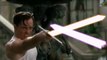 James Bond en mode Star Wars : Combat de sabres lasers...